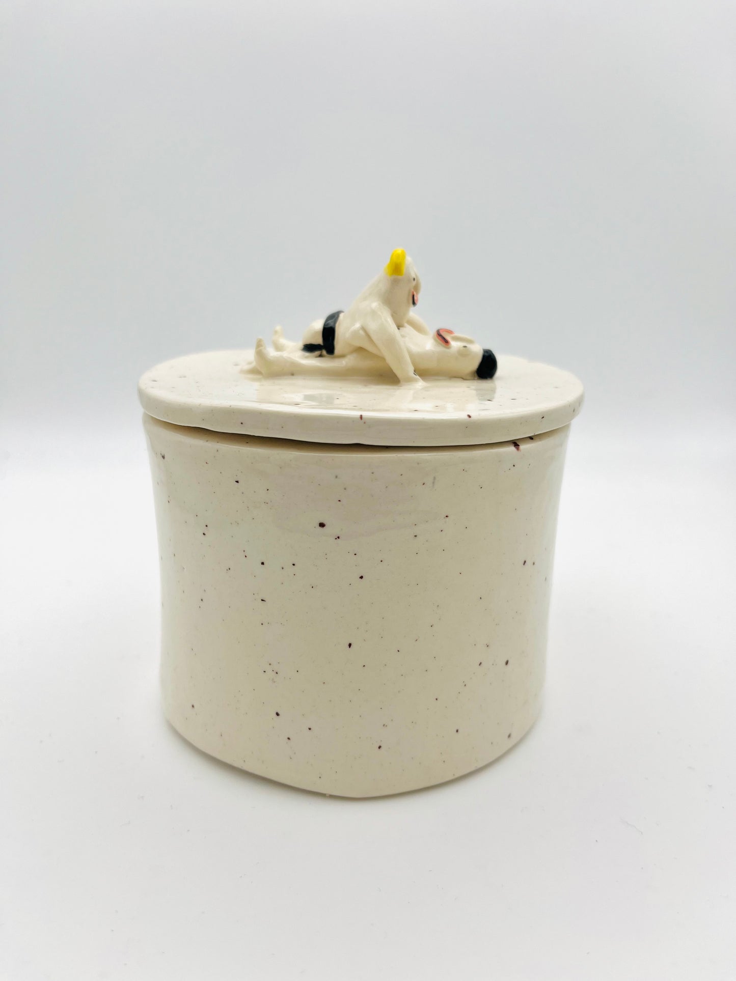 Strap lidded pot