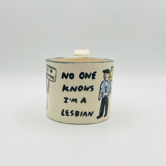 No one knows I’m a lesbian mug