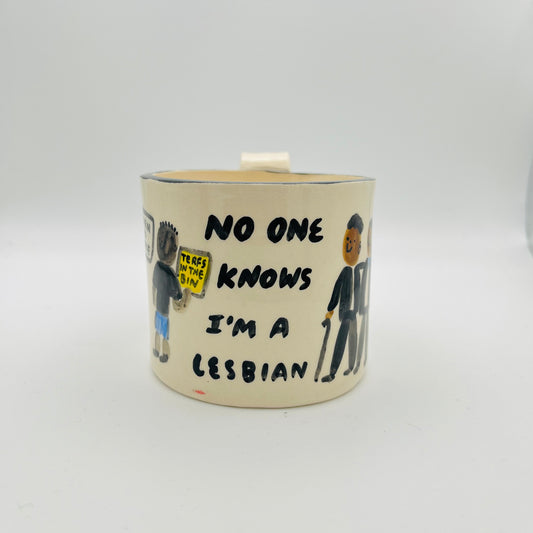 No one knows I’m a lesbian mug