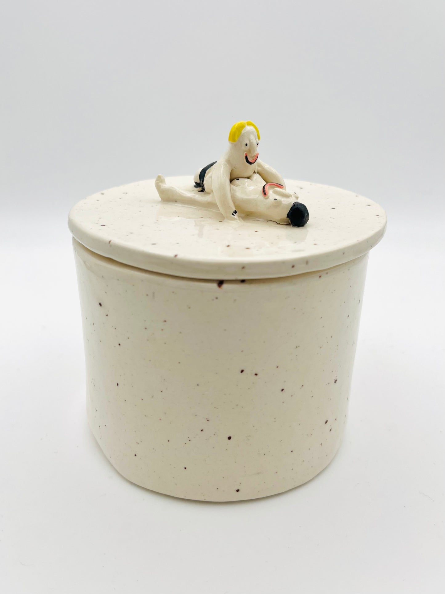 Strap lidded pot