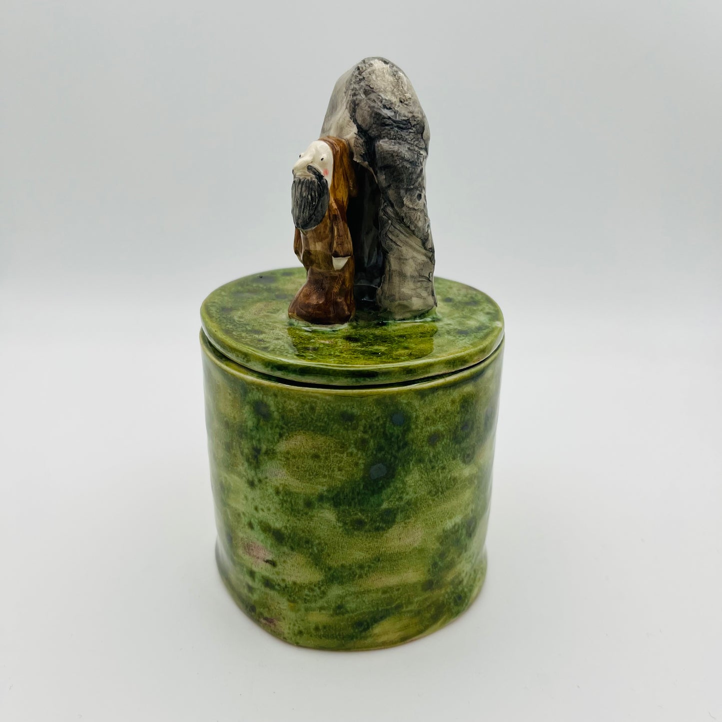 The hermit lidded pot