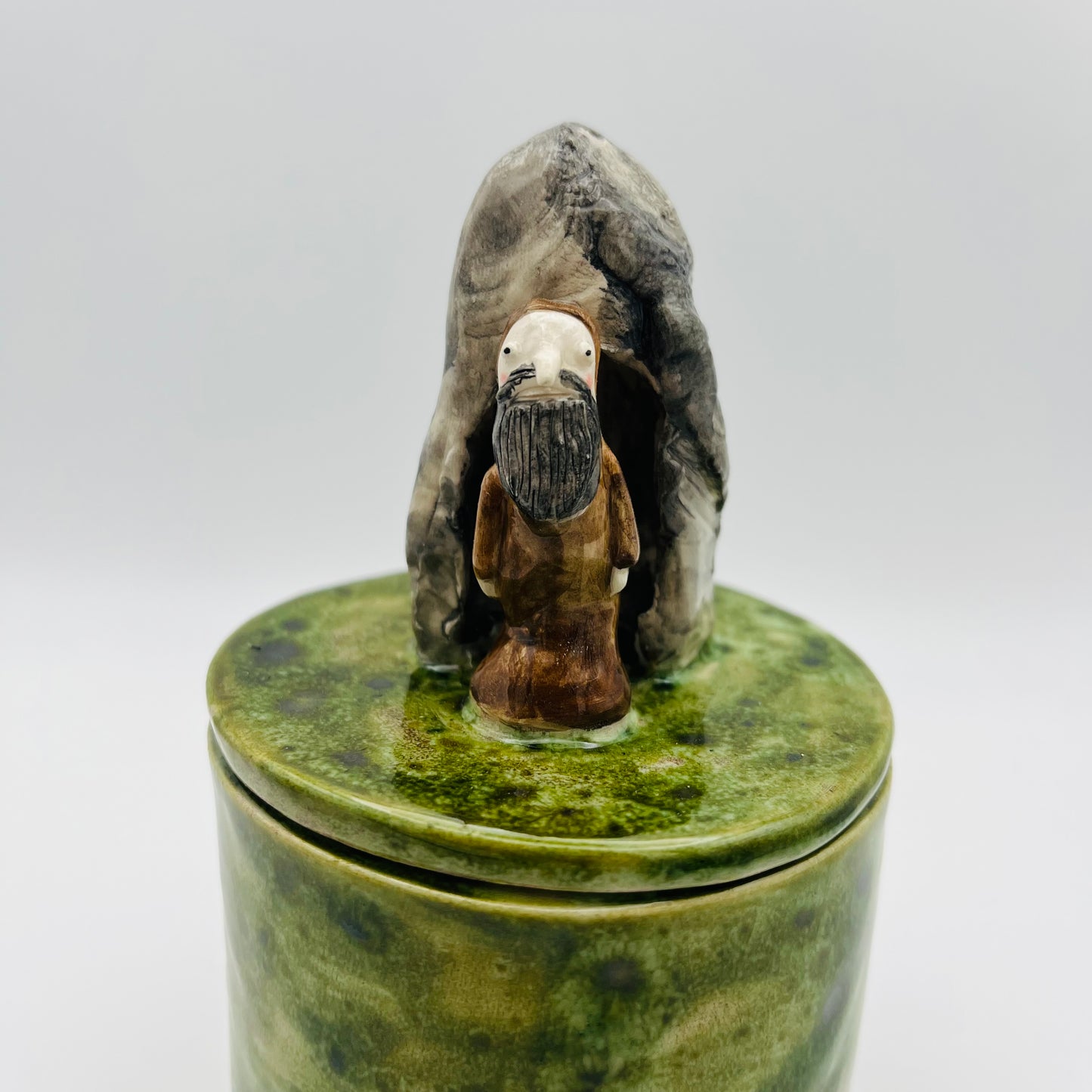 The hermit lidded pot