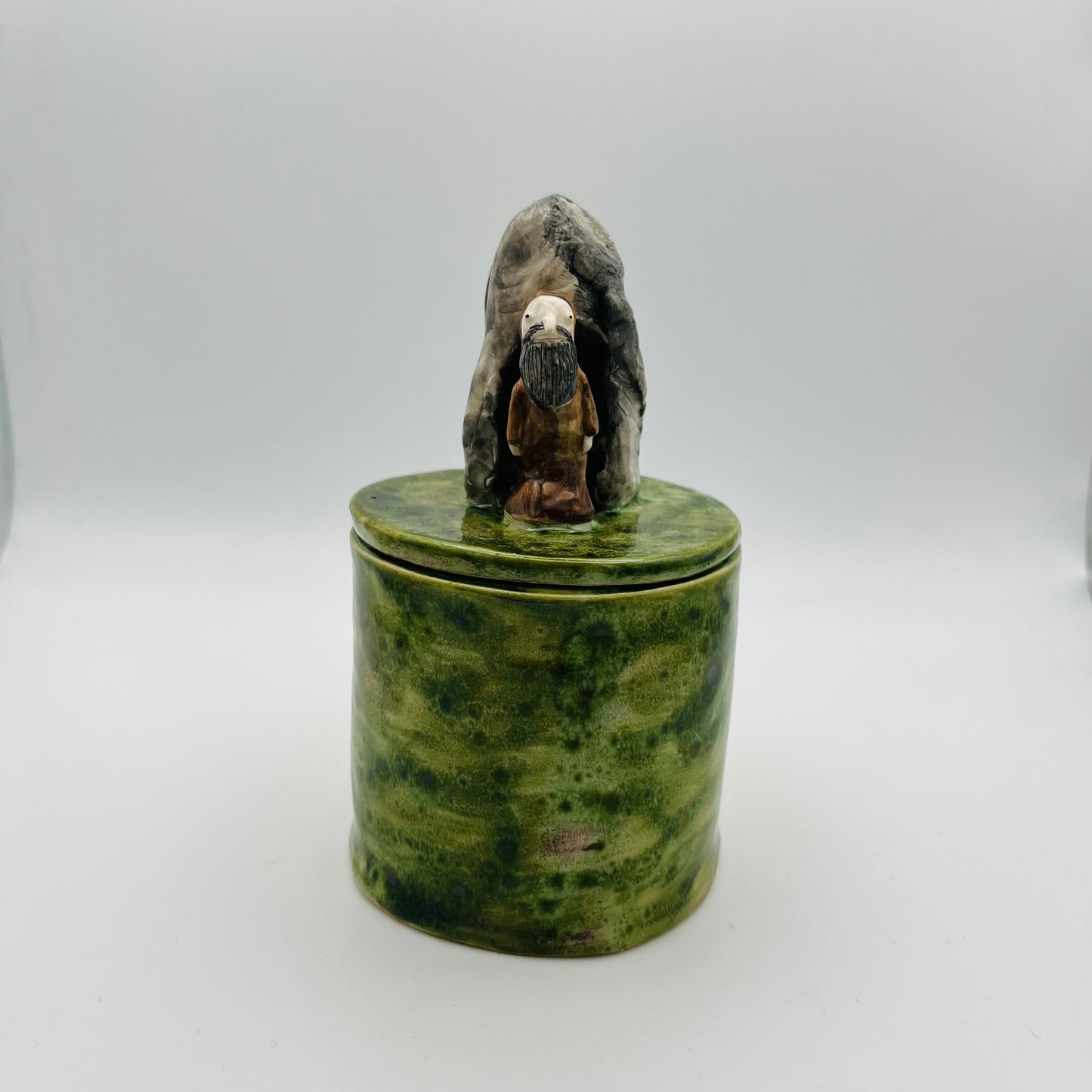 The hermit lidded pot
